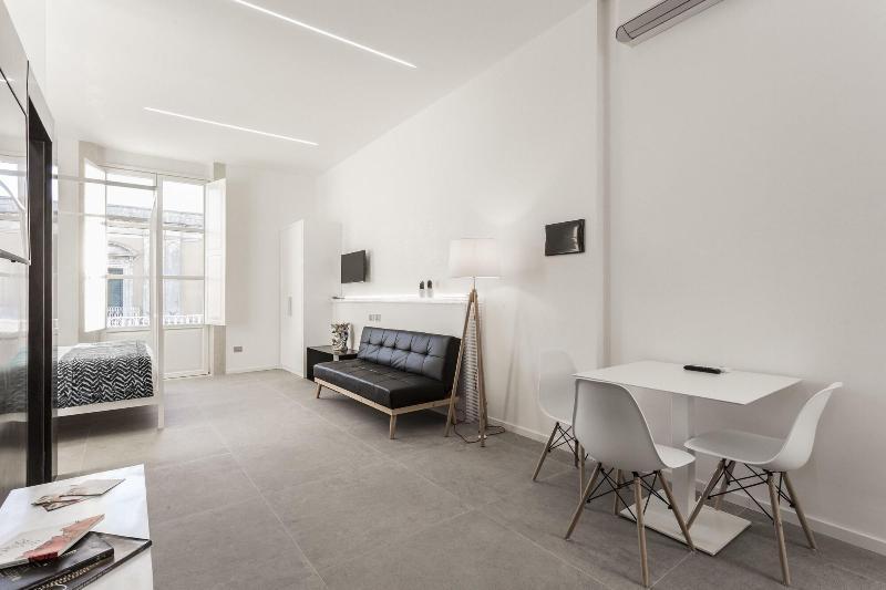 Nostos Rooms & Apartments Syracuse Exterior photo